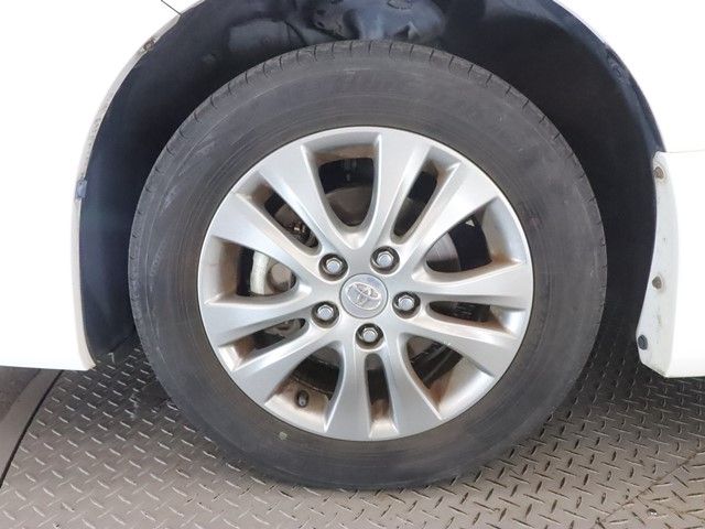 TOYOTA VOXY 2012 Image 31