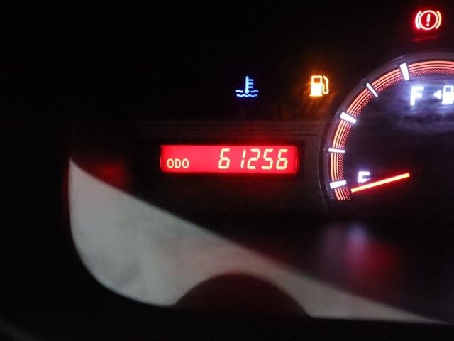 TOYOTA VOXY 2012 Image 31