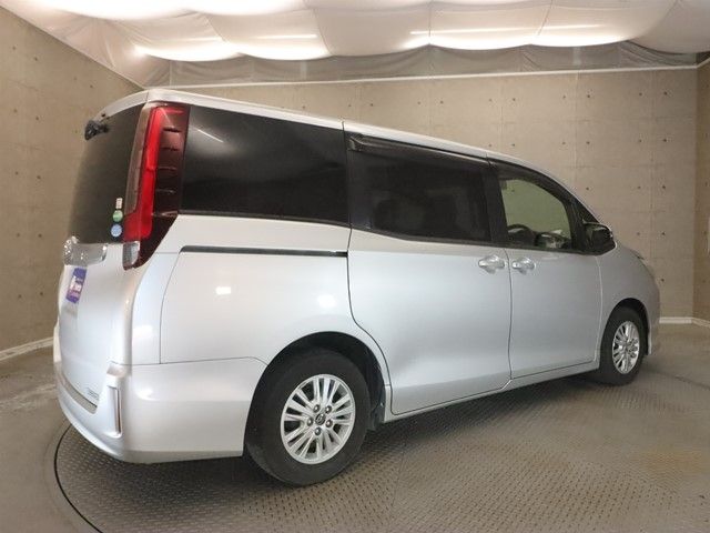 TOYOTA NOAH 2014 Image 31