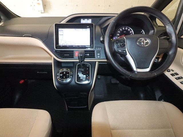 TOYOTA NOAH 2014 Image 31