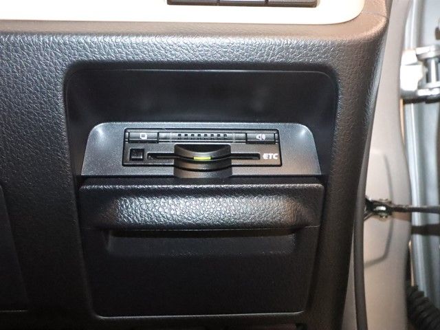 TOYOTA NOAH 2014 Image 31