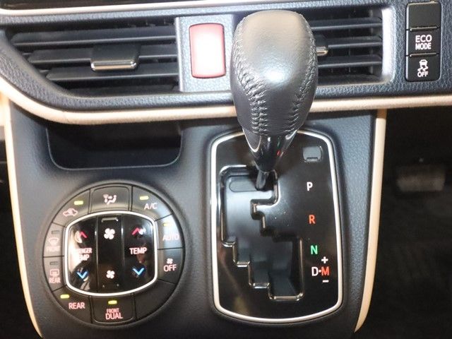 TOYOTA NOAH 2014 Image 31