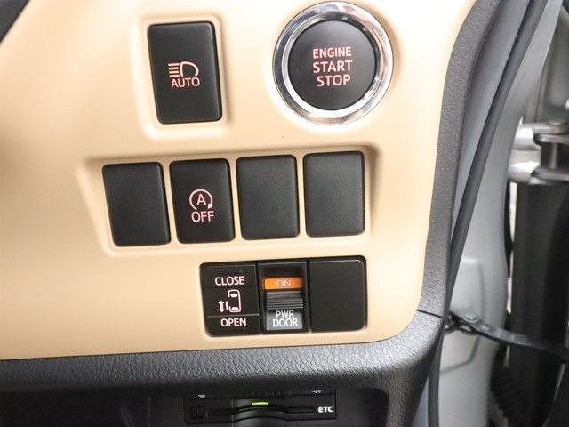 TOYOTA NOAH 2014 Image 31