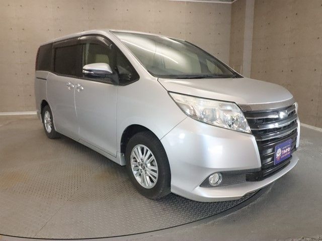 TOYOTA NOAH 2014 Image 31