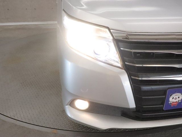 TOYOTA NOAH 2014 Image 31