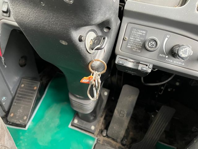 NISSAN DIESEL SPACE RUNNER 2006 Image 31