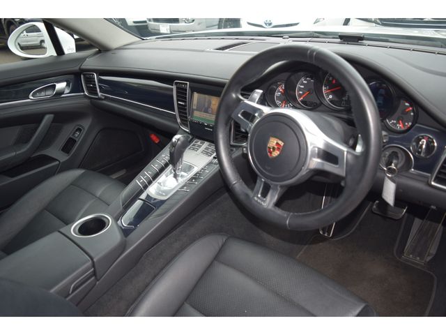 PORSCHE PANAMERA 2014 Image 31