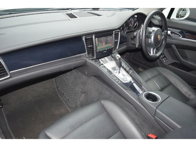 PORSCHE PANAMERA 2014 Image 31