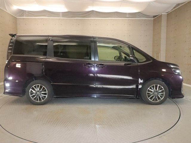 TOYOTA VOXY 2014 Image 31