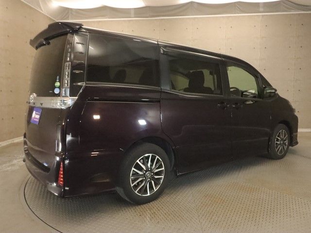 TOYOTA VOXY 2014 Image 31