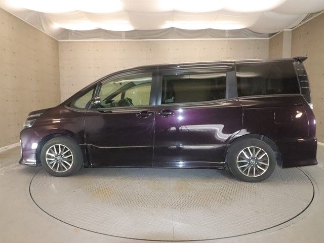 TOYOTA VOXY 2014 Image 31