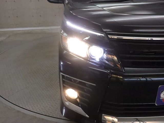 TOYOTA VOXY 2014 Image 31