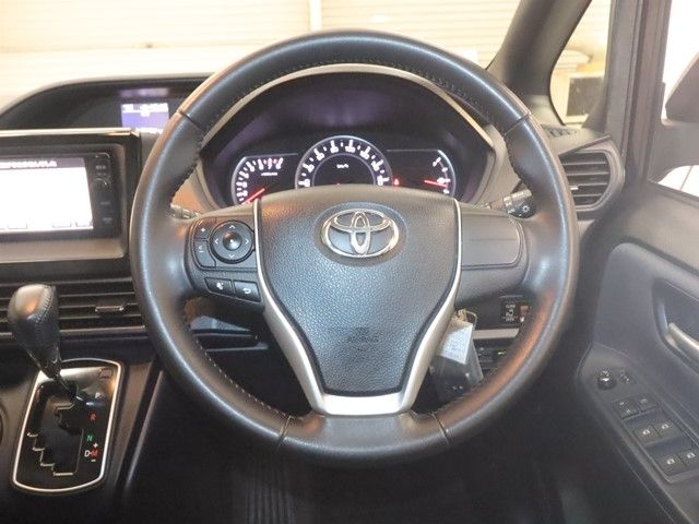 TOYOTA VOXY 2014 Image 31