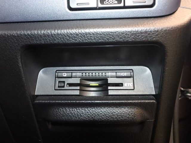 TOYOTA VOXY 2014 Image 31