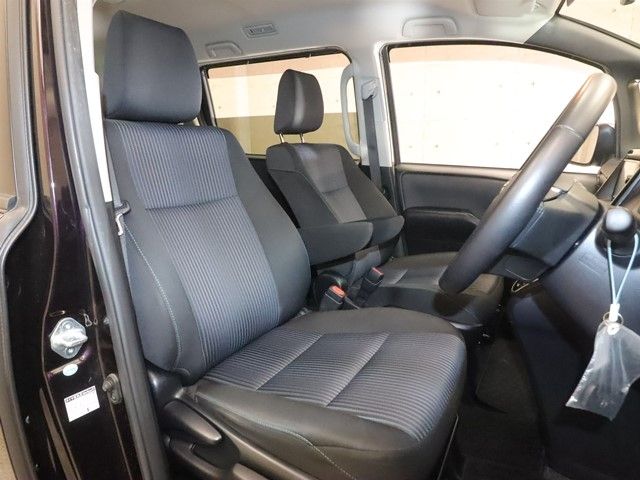 TOYOTA VOXY 2014 Image 31