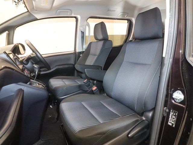 TOYOTA VOXY 2014 Image 31