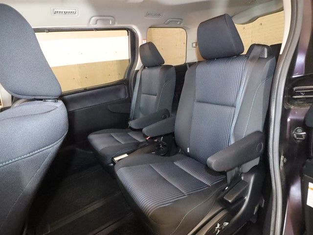 TOYOTA VOXY 2014 Image 31