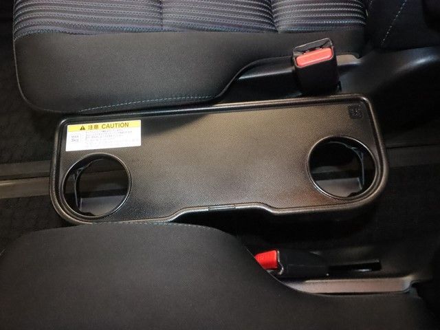 TOYOTA VOXY 2014 Image 31