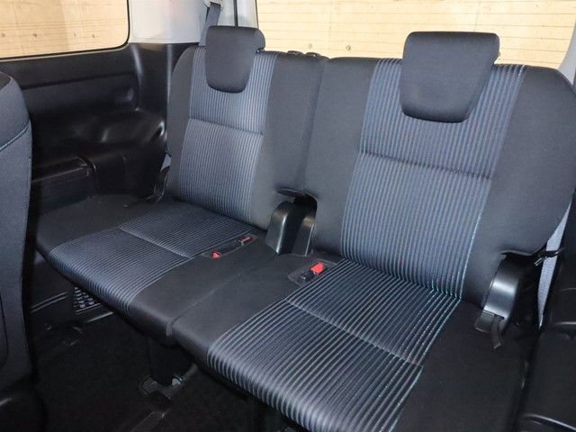 TOYOTA VOXY 2014 Image 31