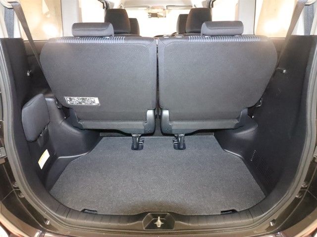 TOYOTA VOXY 2014 Image 31