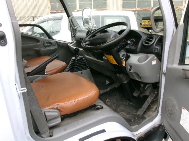 HINO DUTRO 2013 Image 31