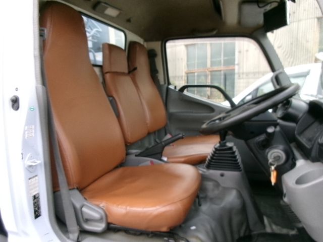 HINO DUTRO 2013 Image 31