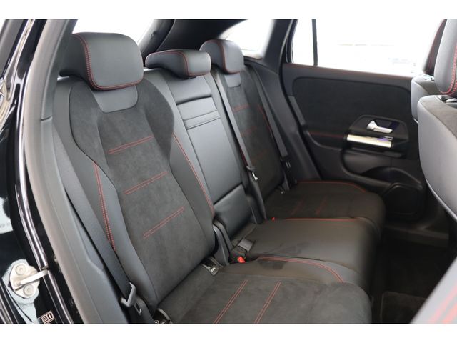 MERCEDES BENZ GLA CL 2023 Image 31