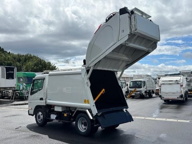 MITSUBISHI CANTER 2024 Image 31