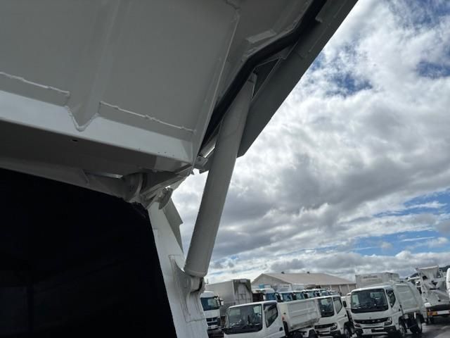 MITSUBISHI CANTER 2024 Image 31