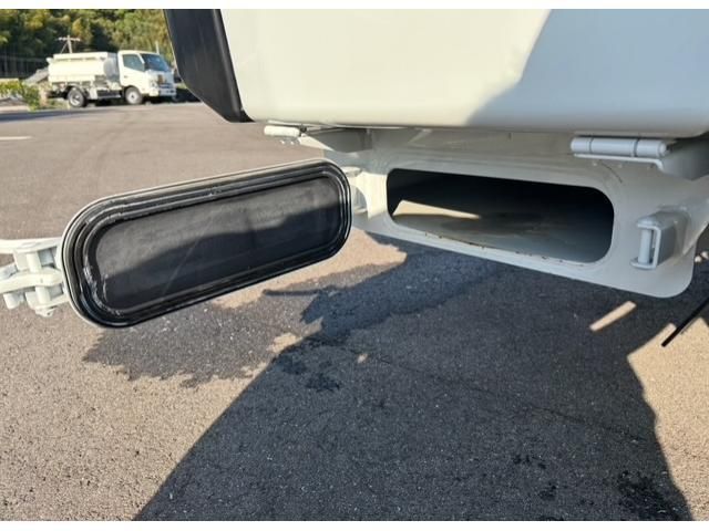 MITSUBISHI CANTER 2024 Image 31