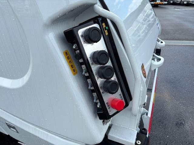 MITSUBISHI CANTER 2024 Image 31