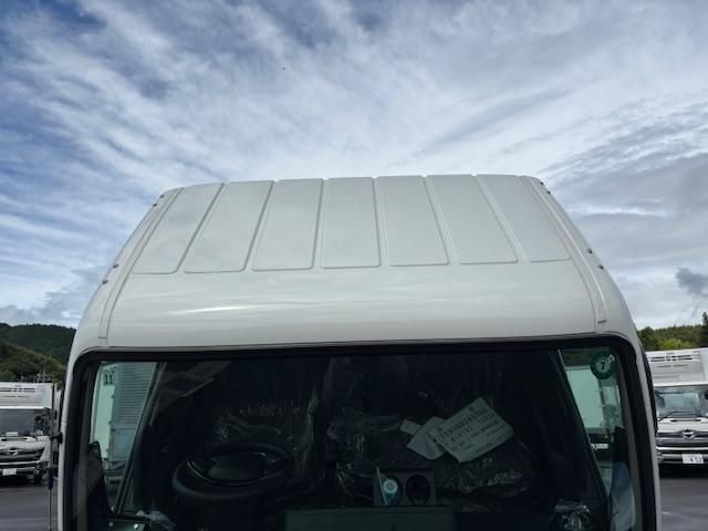 MITSUBISHI CANTER 2024 Image 31