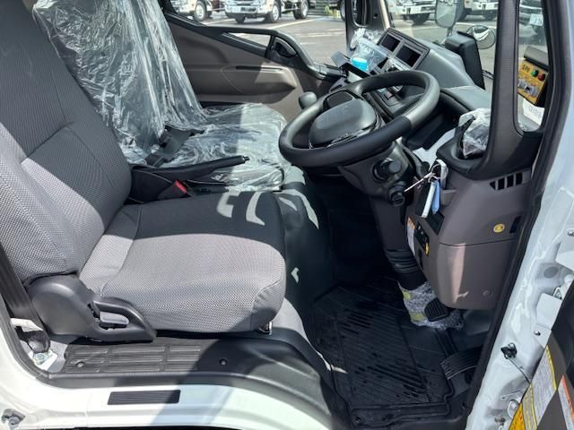 MITSUBISHI CANTER 2024 Image 31