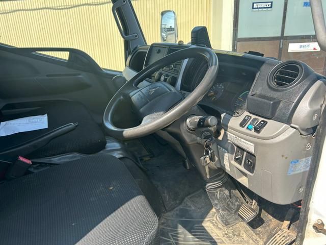 MITSUBISHI CANTER 2018 Image 31