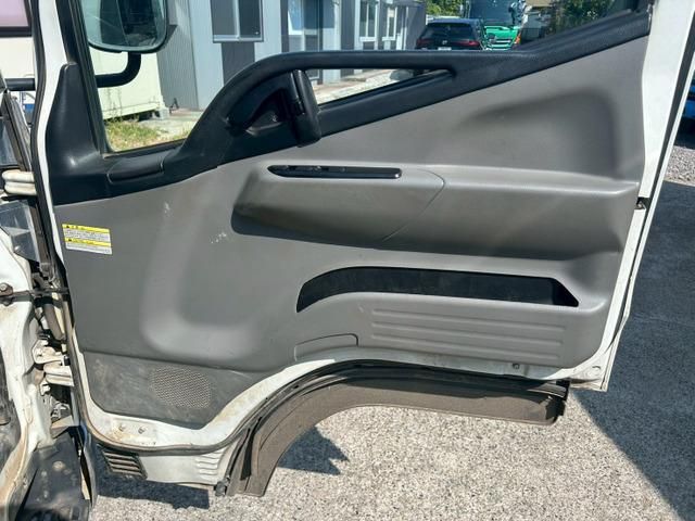 MITSUBISHI CANTER 2018 Image 31