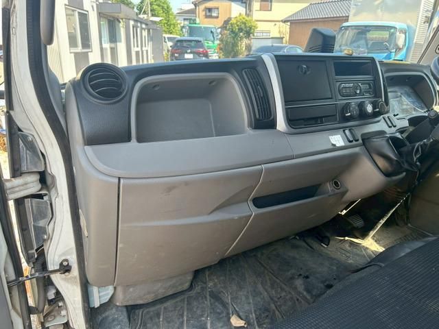 MITSUBISHI CANTER 2018 Image 31