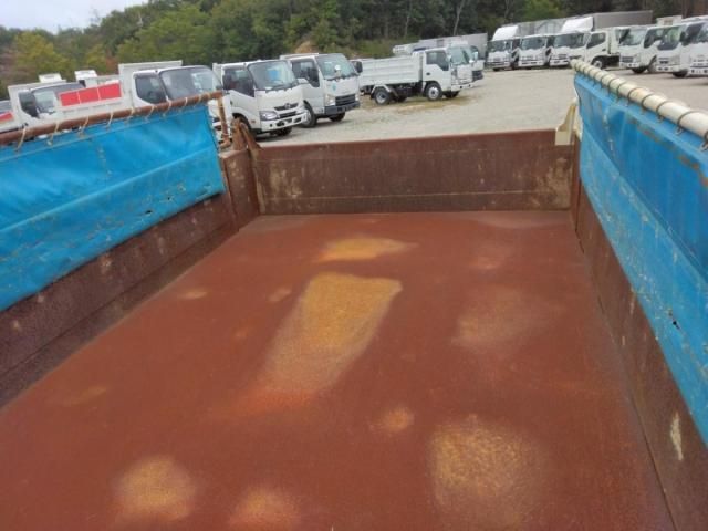 HINO DUTRO 2013 Image 31