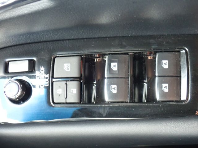 TOYOTA ALPHARD HYBRID 4WD 2018 Image 31