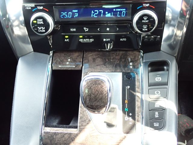 TOYOTA ALPHARD HYBRID 4WD 2018 Image 31