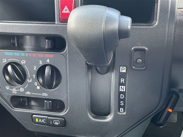 TOYOTA TANK 4WD 2017 Image 31