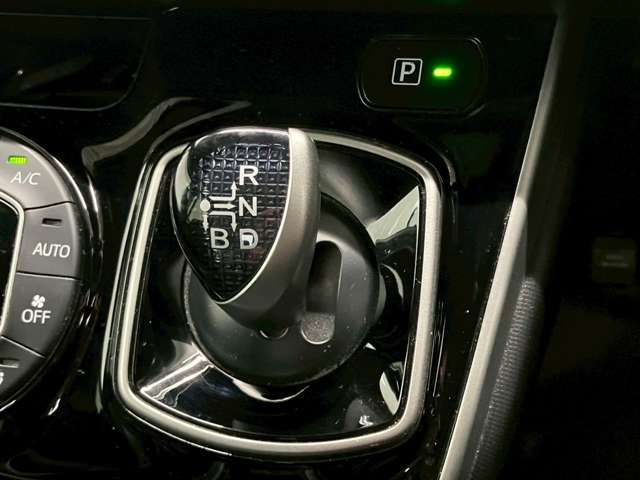 TOYOTA VOXY HYBRID 2021 Image 31