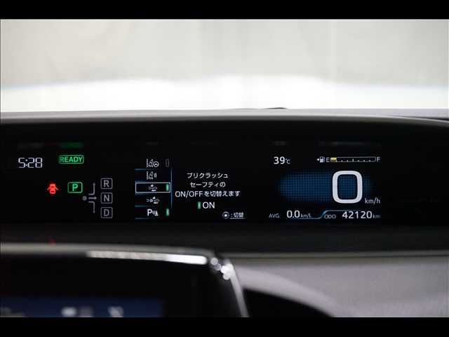 TOYOTA PRIUS PHV 2018 Image 31