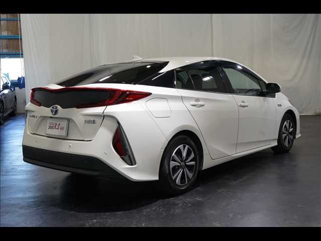 TOYOTA PRIUS PHV 2018 Image 31