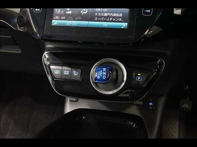 TOYOTA PRIUS PHV 2018 Image 31