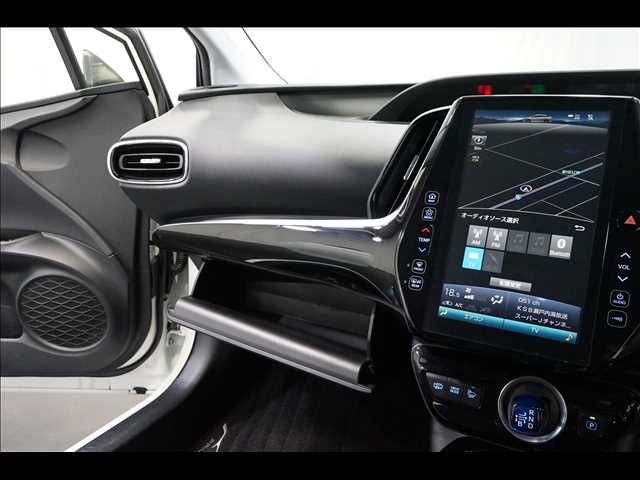 TOYOTA PRIUS PHV 2018 Image 31