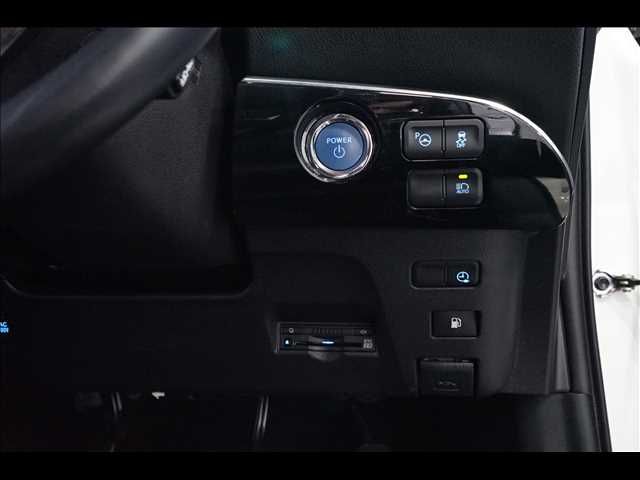 TOYOTA PRIUS PHV 2018 Image 31