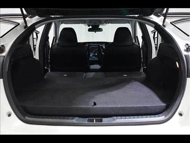 TOYOTA PRIUS PHV 2018 Image 31