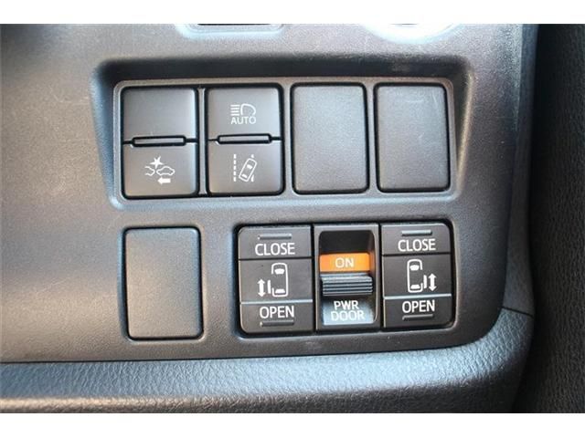 TOYOTA NOAH 2017 Image 31