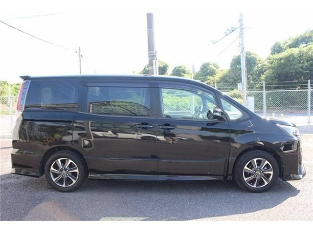 TOYOTA NOAH 2017 Image 31