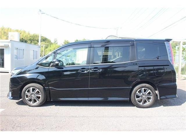 TOYOTA NOAH 2017 Image 31